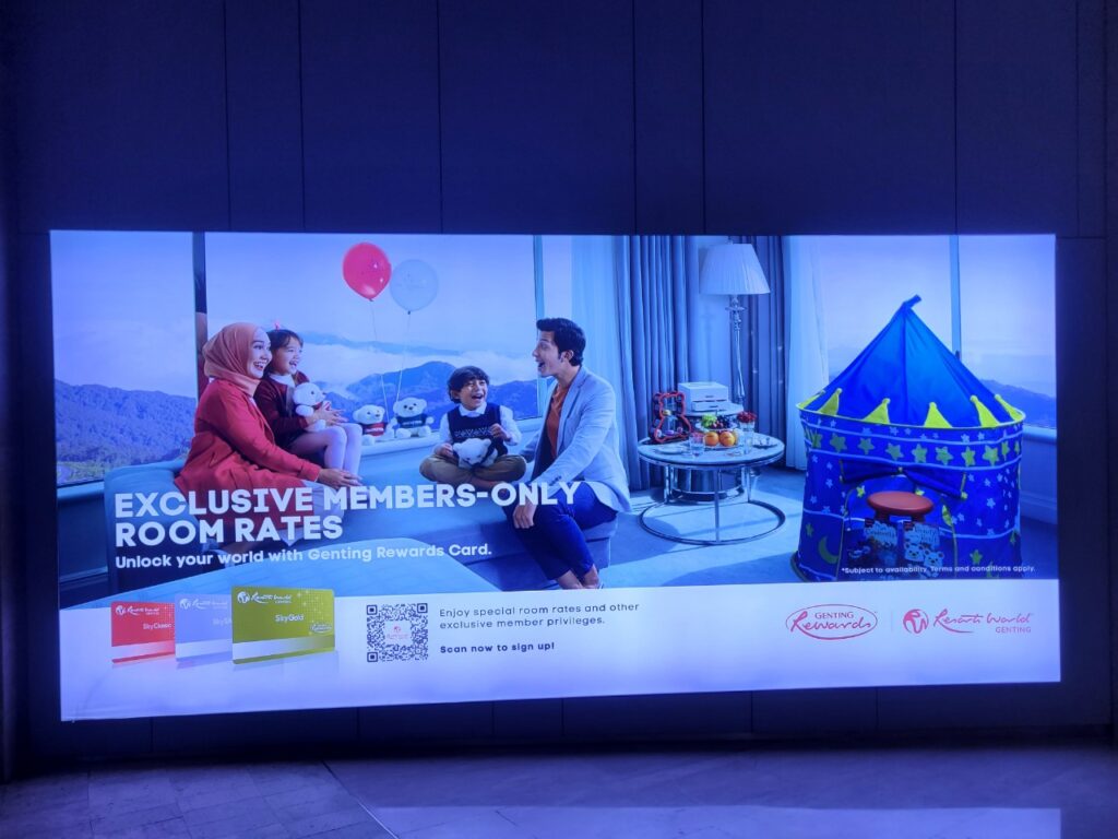 Tranh Điện LED Có Gì Khác Tranh Hộp Đèn Quảng Cáo?